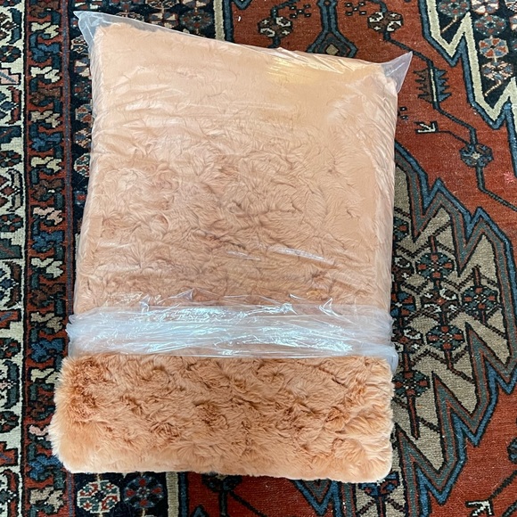 Anthropologie NWT coral faux fur 70” x 60” blanket; top rated, sold out @anthro - Picture 8 of 8